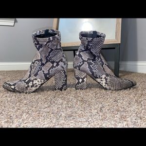 Steve Madden Discontinued Elroy Snake Booties